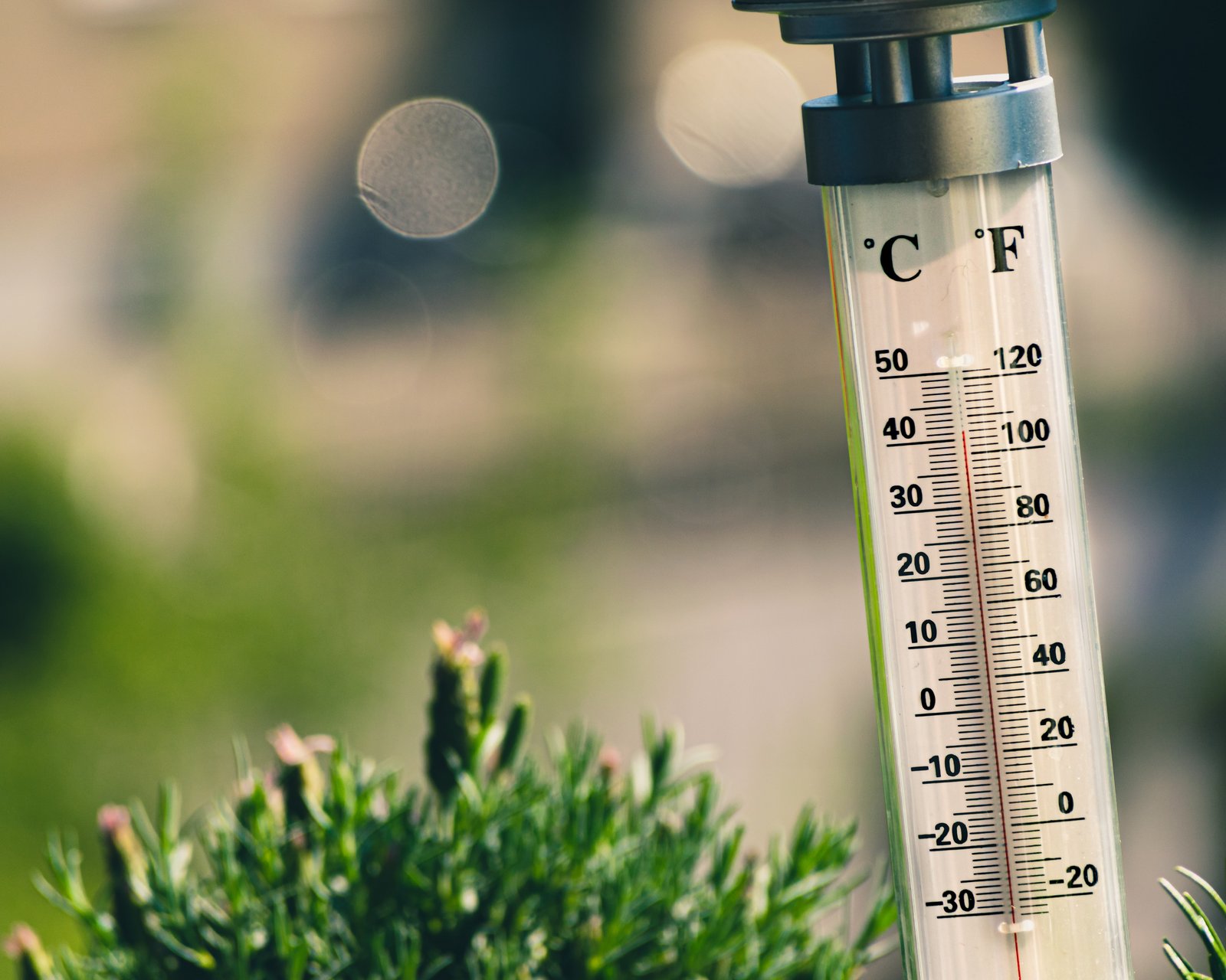 Thermometer zeigt die aktuelle Temperatur an